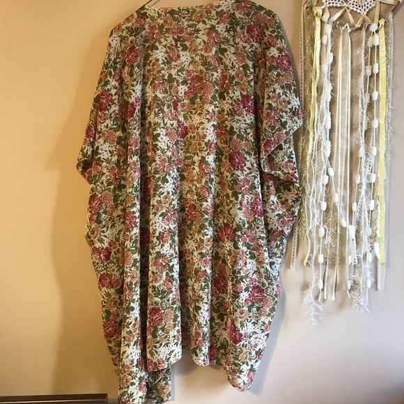 Brandy Melville floral kimono - Picture 4 of 4